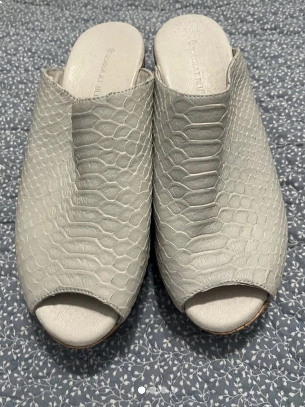 Chocolat Blu Women's Open-Toe Slip-On Mules in Light Gray Croc-Embossed
